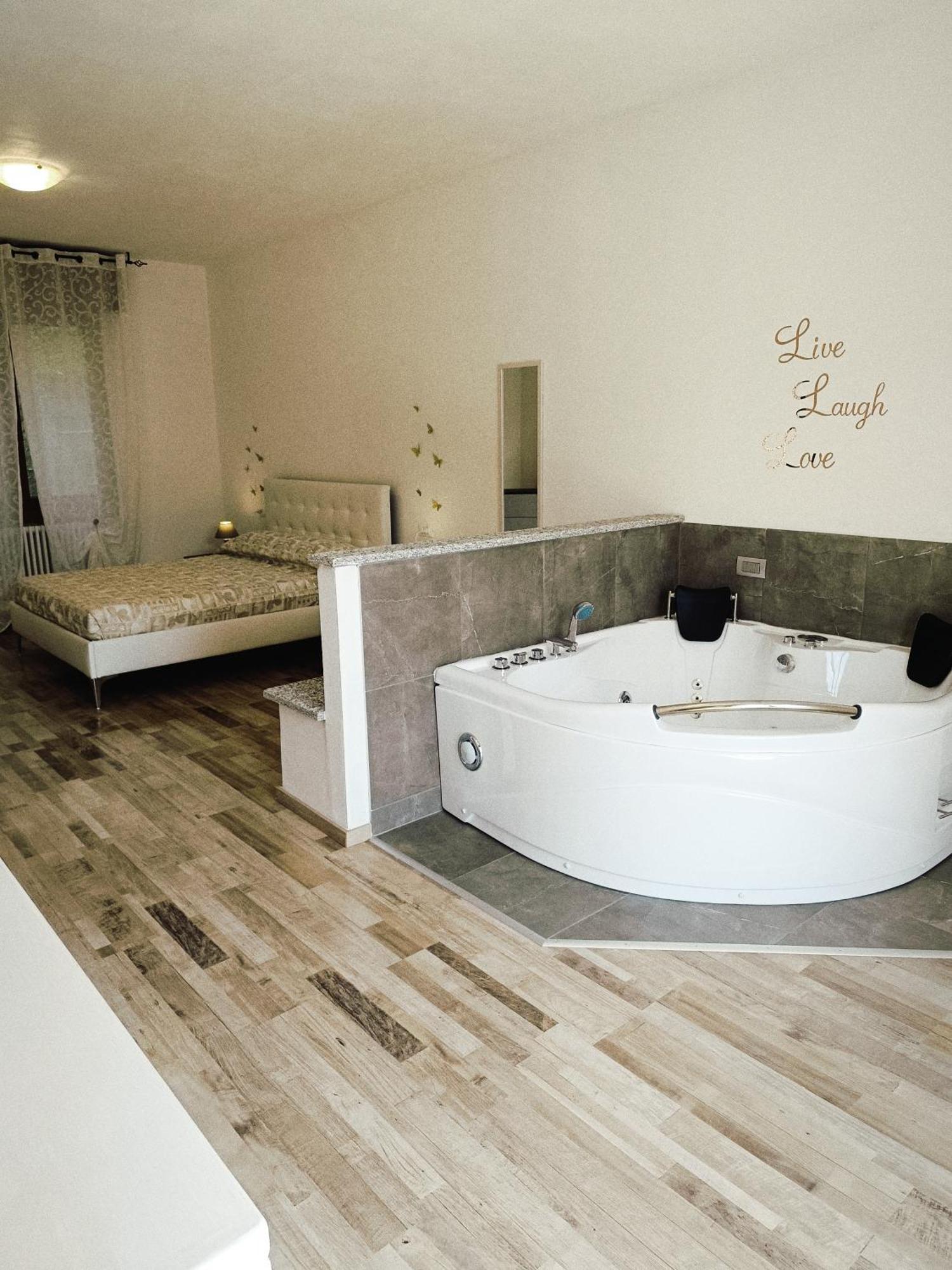 Dudi Jolie Maison - Jacuzzi レッツェノ エクステリア 写真